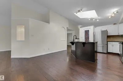 Photo 4 of 