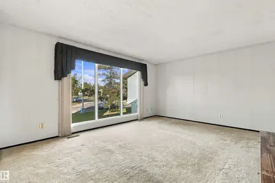 Photo 3 of 3143 78 ST NW