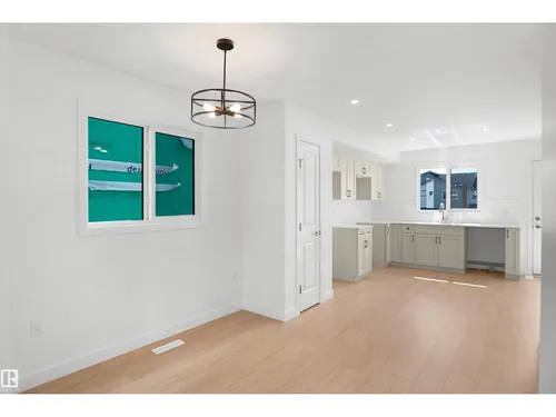 920 19 AV NW
