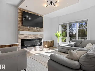Photo 2 of 16115 34 AV SW