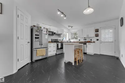 Photo 2 of 1233 ORMSBY LN NW