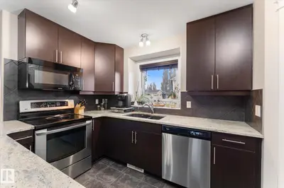 Photo 4 of 21304 59 Avenue AV NW NW