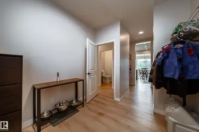Photo 4 of 21035 128 AV NW