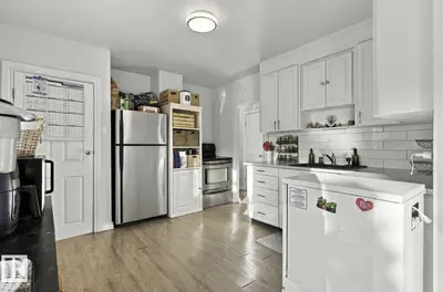 Photo 3 of 11928 127 ST NW