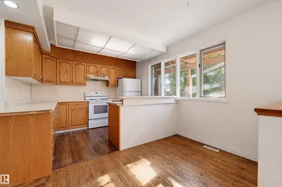 Photo 4 of 14019 106 AV NW