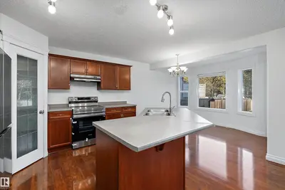 Photo 4 of 8419 2 AV SW