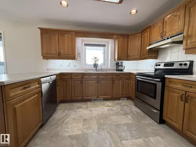Photo 4 of 15812 133 ST NW