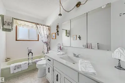 Photo 3 of 9703 104 ST