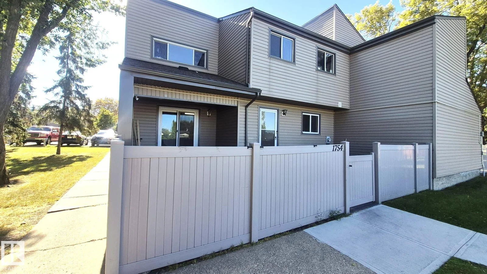 1754 Lakewood RD S NW, Edmonton