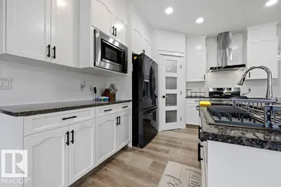 Photo 4 of 13703 166 AV NW