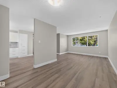 Photo 2 of 15124 88A ST NW