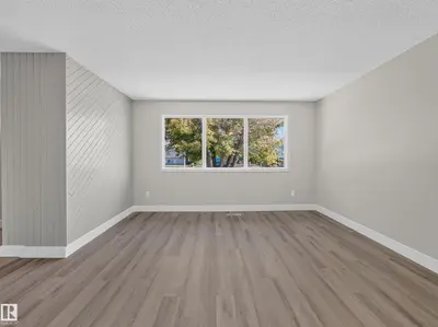 Photo 3 of 15124 88A ST NW