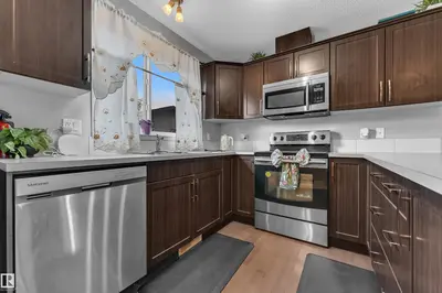 Photo 3 of 3036 ARTHURS CR SW