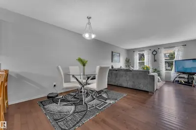 Photo 2 of 3036 ARTHURS CR SW