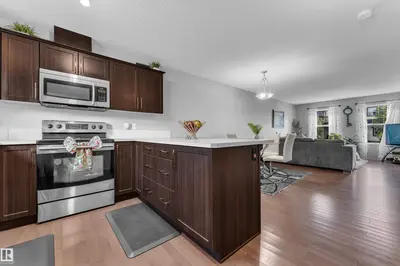 Photo 4 of 3036 ARTHURS CR SW
