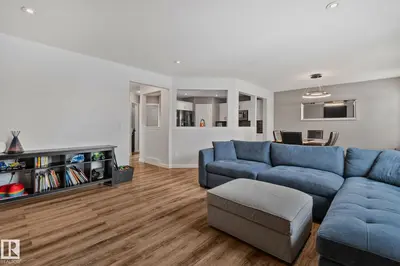 Photo 3 of 3711 161 AV NW