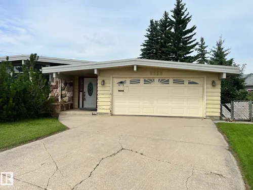 9536 151 AV NW