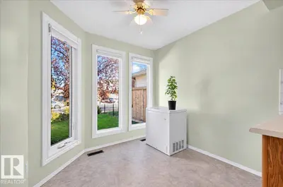 Photo 2 of 15228 84 ST NW