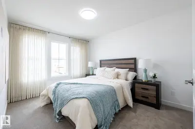 Photo 3 of 555 172 AV NE