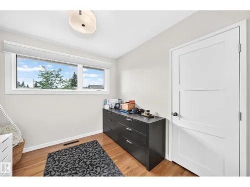 16406 87a AV NW