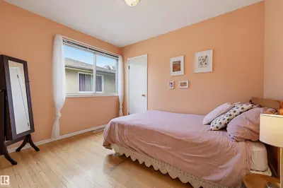 Photo 4 of 14519 / 14521 108 AV NW