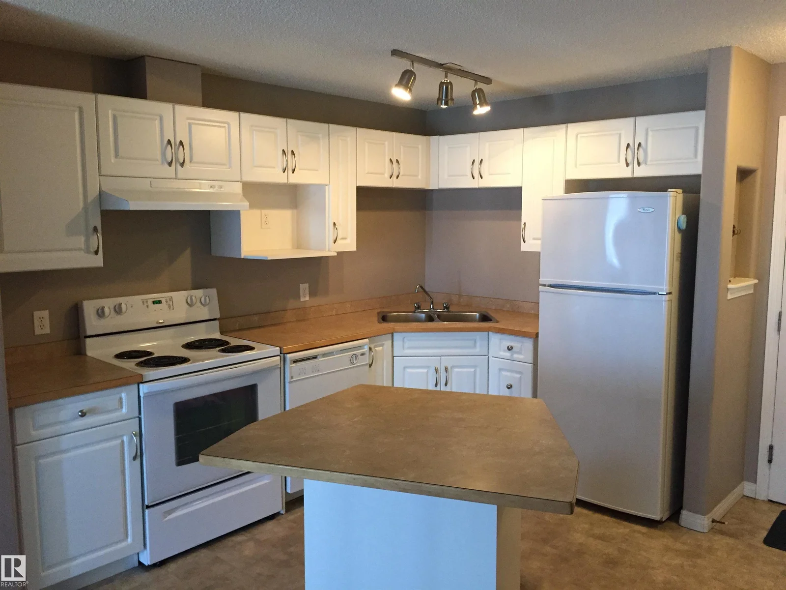 #321 3425 19 ST NW, Edmonton