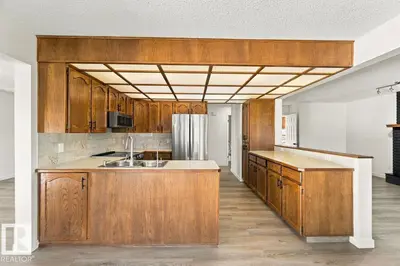 Photo 3 of 3807 36 AV NW