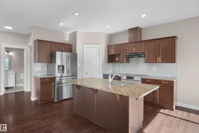 Photo 4 of 3863 170 AV NW