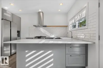 Photo 4 of #1 14315 STONY PLAIN RD NW