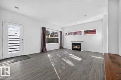 Photo 2 of #1 14315 STONY PLAIN RD NW