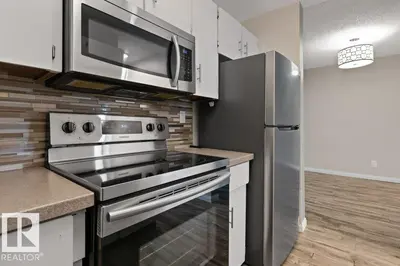 Photo 2 of 17125 109 ST NW