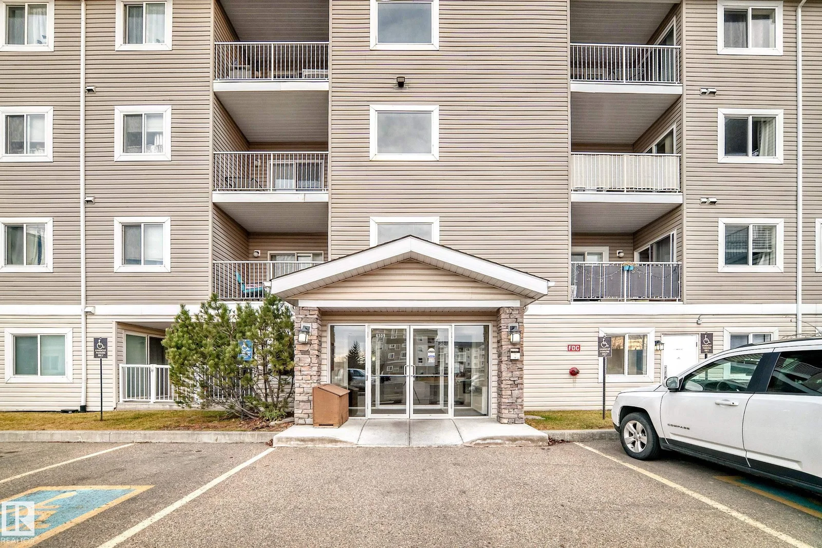 #302 4309 33 ST, Stony Plain