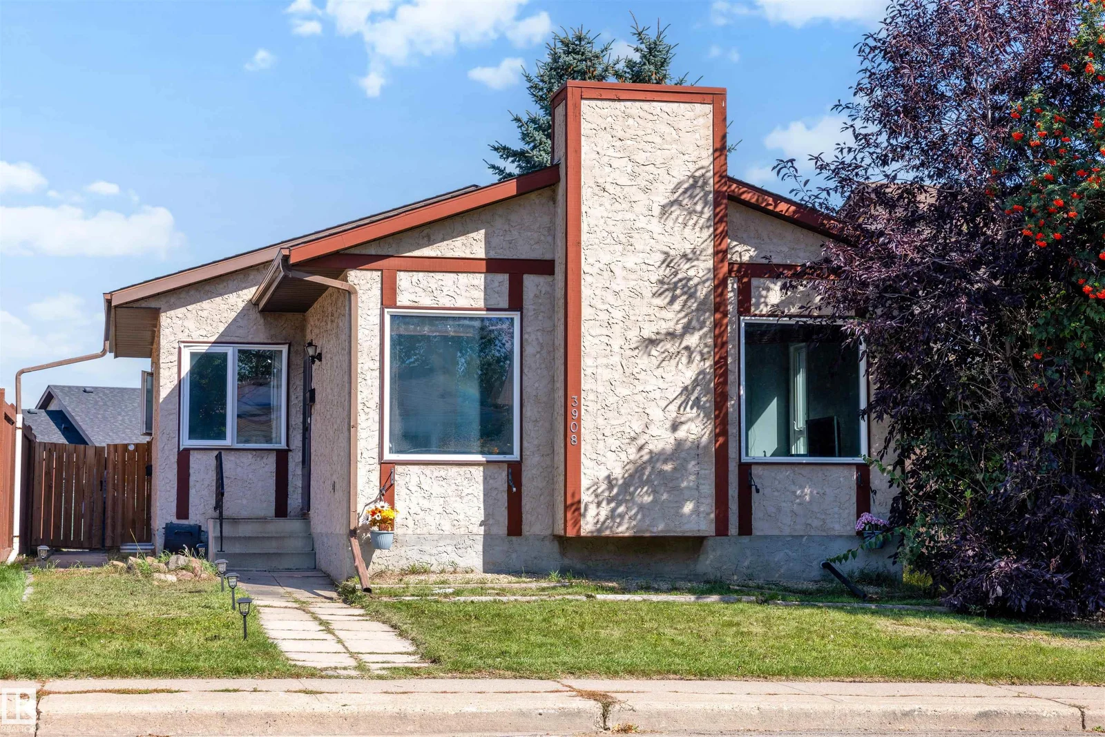 3908 41 AV NW, Edmonton