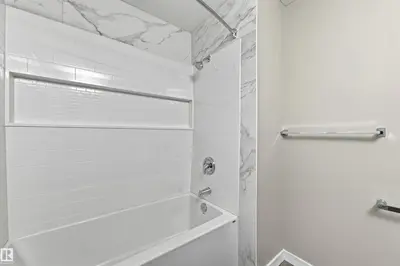 Photo 3 of 3927 22 AV NW