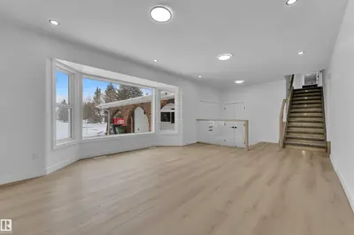Photo 2 of 11615 24 AV NW