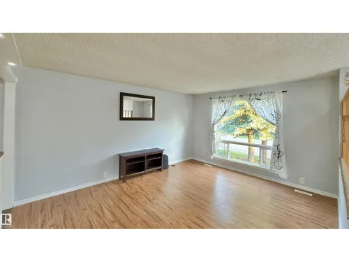3520 17B AV NW