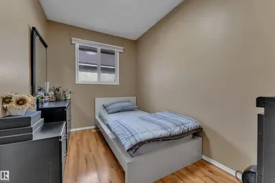 Photo 4 of 2114 38 ST NW