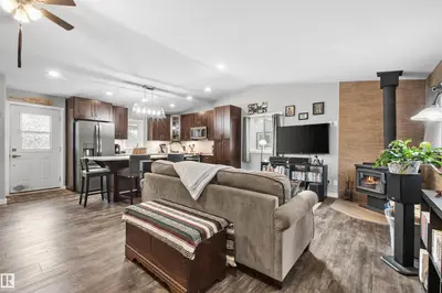Photo 3 of 4811 60 ST