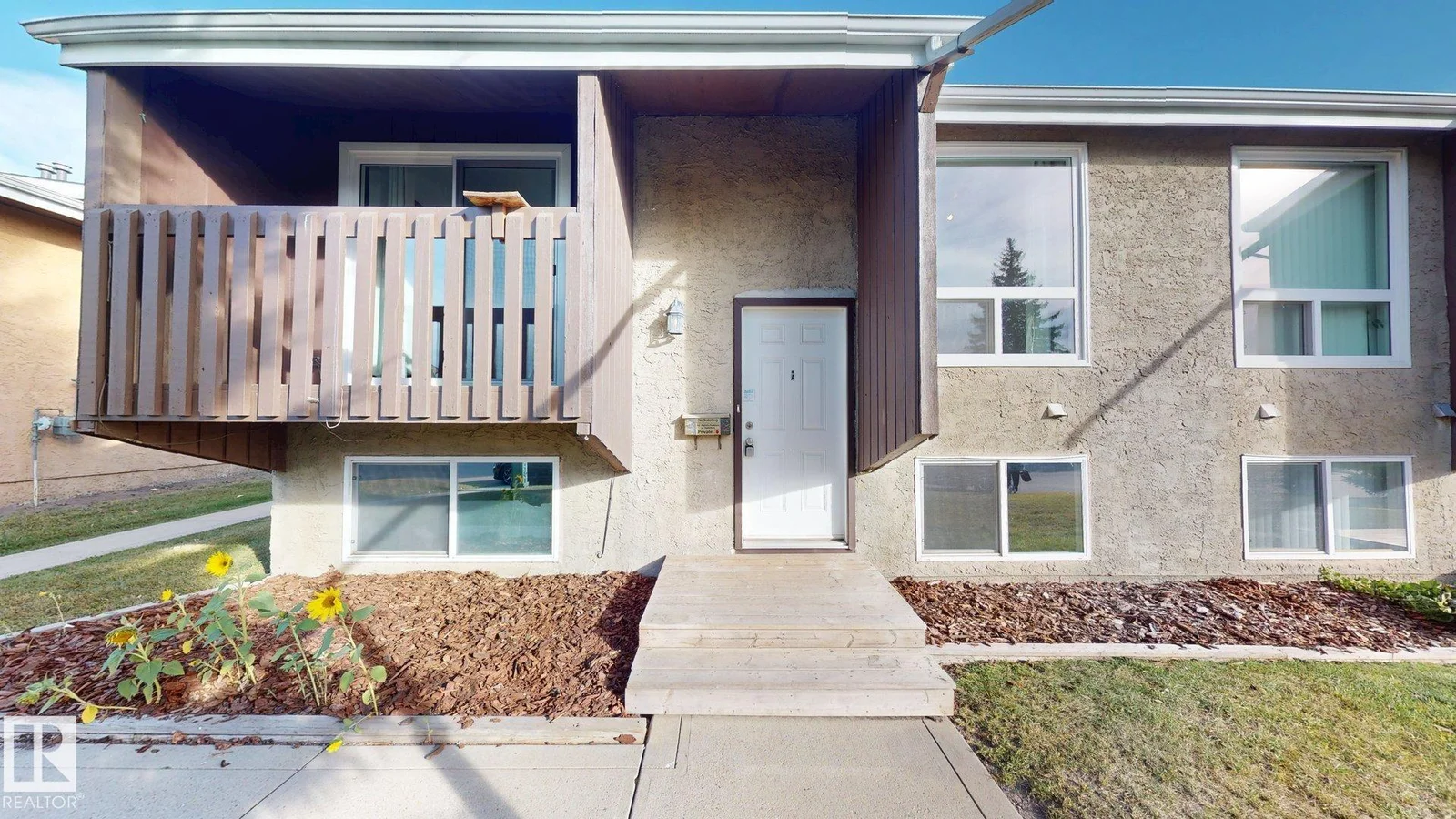 #A 5940 45ave, Lacombe