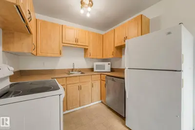 Photo 3 of 144 ROSELAND VG NW