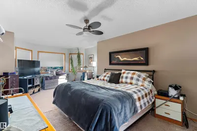 Photo 4 of 210 West Liberty CR