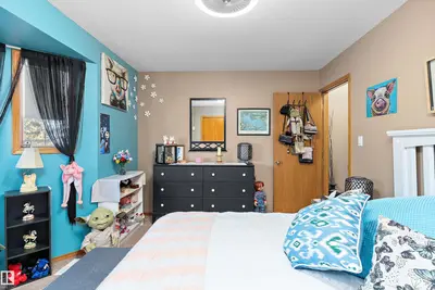 Photo 3 of 210 West Liberty CR