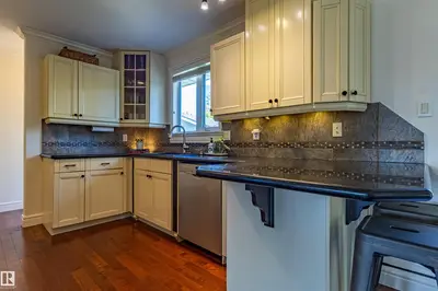 Photo 4 of 4107 122 ST NW