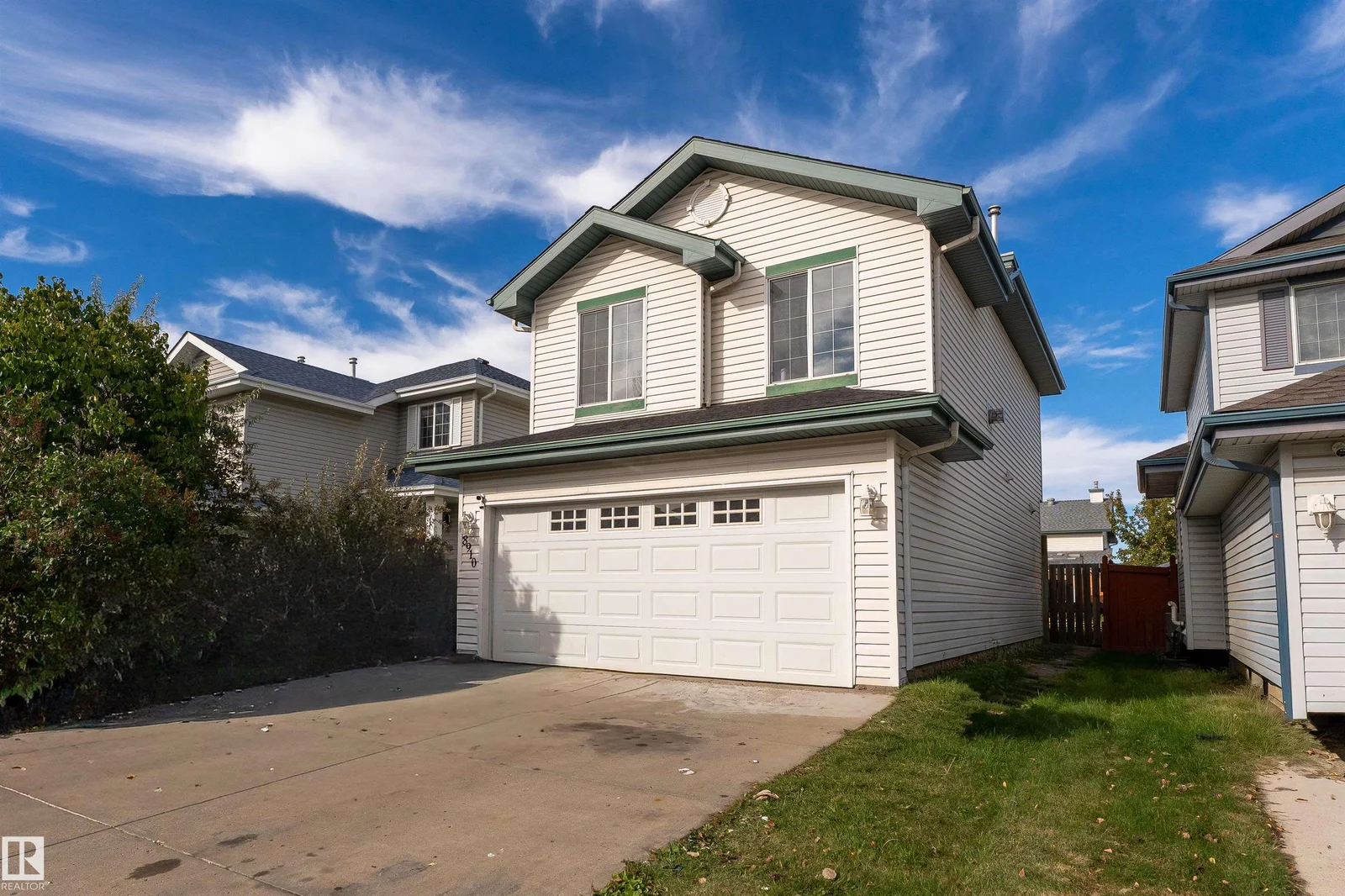 8910 7 AV SW, Edmonton