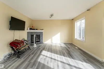 Photo 2 of 8910 7 AV SW