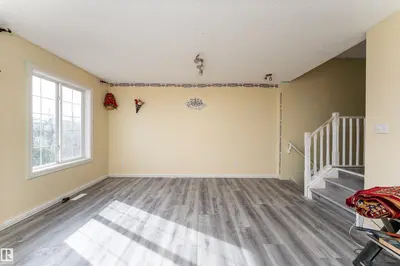 Photo 4 of 8910 7 AV SW