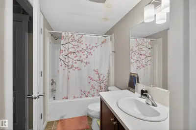 Photo 2 of #302 3715 WHITELAW LN NW