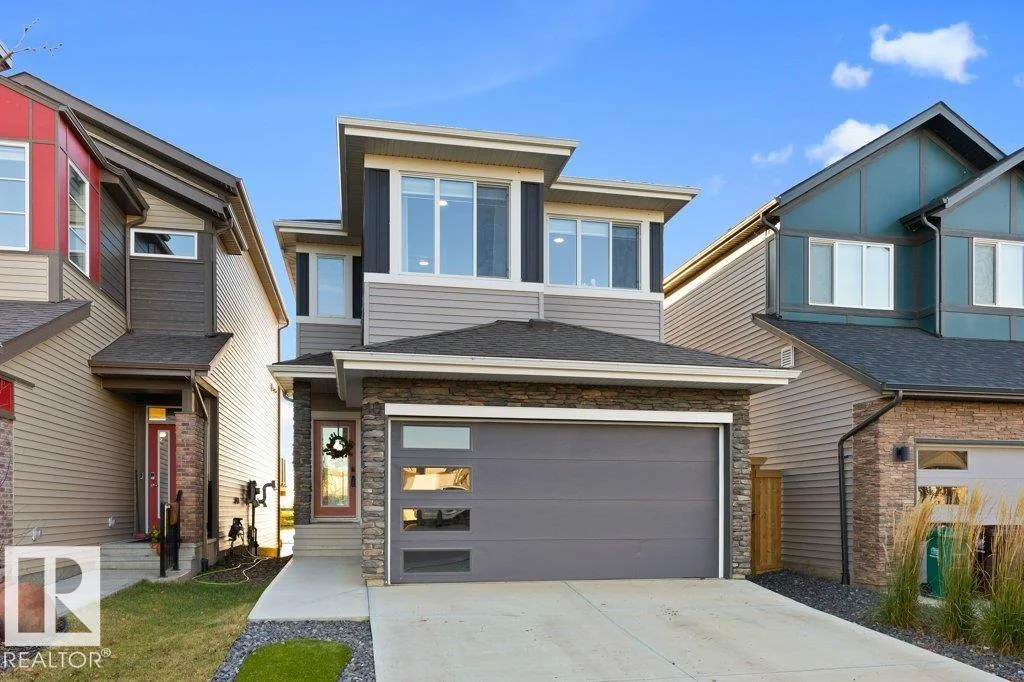 10 NOUVEAU DR, St. Albert