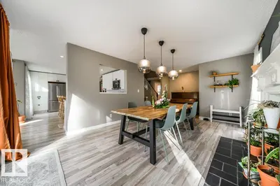 Photo 3 of 3815 36 AV NW