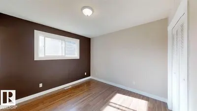 Photo 4 of 3431 42 ST NW